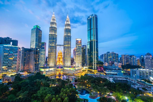 Prachtige architectuur bouwen exterieur stad in kuala lumpur sk — Stockfoto