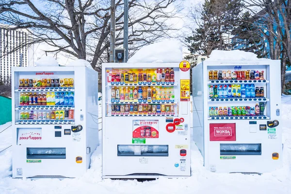 Sapporo Hokkaido, Giappone - 2 febbraio 2019 Distributore automatico in sno — Foto Stock