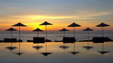 günbatımı güzel dalgalı denizde sakin görüntüleri