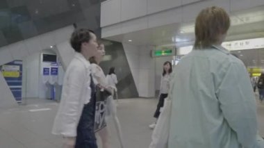 Tokyo Japonya - 5 Ağustos 2018: Tokyo 'daki tren ve metro istasyonunun görüntüleri