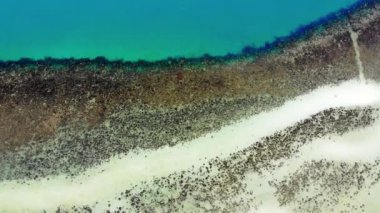 Güzel dalgalı denizin sakin görüntüleri.