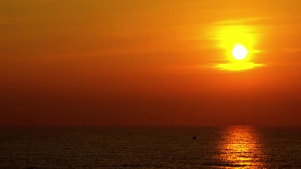 Ruhige Aufnahmen Von Wunderschönem Welligem Meer Bei Sonnenuntergang — Stockvideo