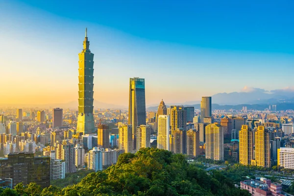 台湾日落时台北101建筑和建筑的美丽景观和城市景观 — 图库照片