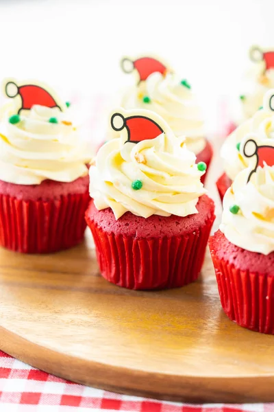 Dulce Postre Con Cupcake Terciopelo Rojo Sombrero Navidad Chocolate Parte —  Fotos de Stock