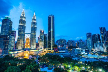 Dış Malezya Kuala Lumpur City seyahat alacakaranlık gece için bina güzel mimari