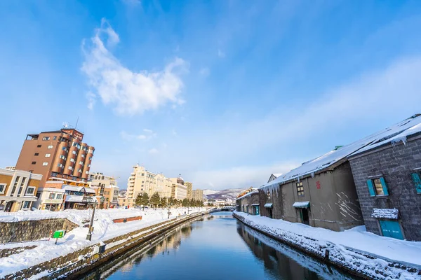 Güzel manzara ve Otaru Hokkaido Japonya kar ve kış sezonunda kanal nehirde cityscape