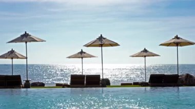 Güzel dalgalı denizin sakin görüntüleri.