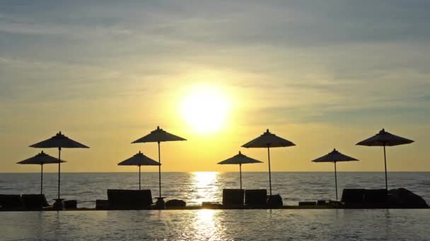 Imágenes Tranquilas Hermoso Mar Ondulado Puesta Del Sol — Vídeo de stock