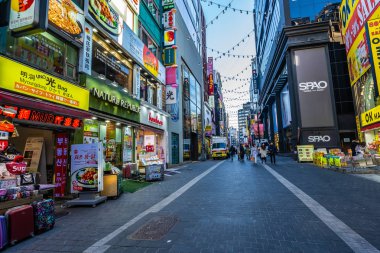 Seoul, Güney Kore 10 Aralık 2018: Myeong dong pazarı 