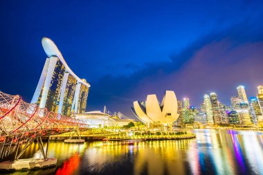 Gökdelen marina defne içinde etrafında bina güzel mimari 