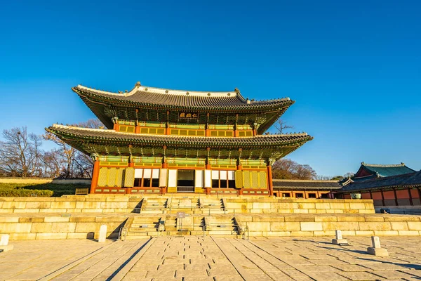 Krásná architektura budovy Changdeokgung palace v Soulu ci — Stock fotografie