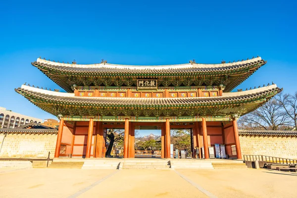 Bela arquitetura edifício Changdeokgung palácio em Seul ci — Fotografia de Stock