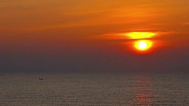 günbatımı güzel dalgalı denizde sakin görüntüleri