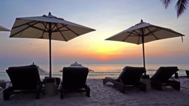 günbatımı güzel dalgalı denizde sakin görüntüleri