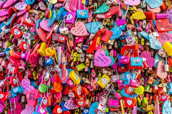 Soul, Jižní Korea 6 prosince 2018: láska klíč na hoře namsan — Stock fotografie