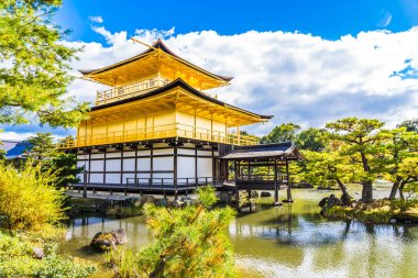 Kyoto Japonya'da altın köşk ile güzel Kinkakuji Tapınağı