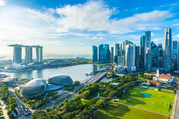 Hermoso edificio de arquitectura exterior paisaje urbano en Singapur — Foto de Stock