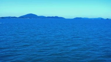 Güzel dalgalı denizin sakin görüntüleri.