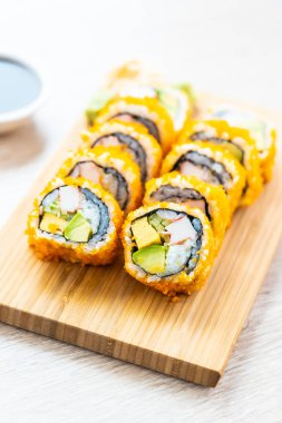 California maki suşi rulo