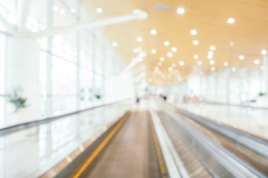 Soyut bulanıklık ve Havaalanı yolcu trans için terminal defocused