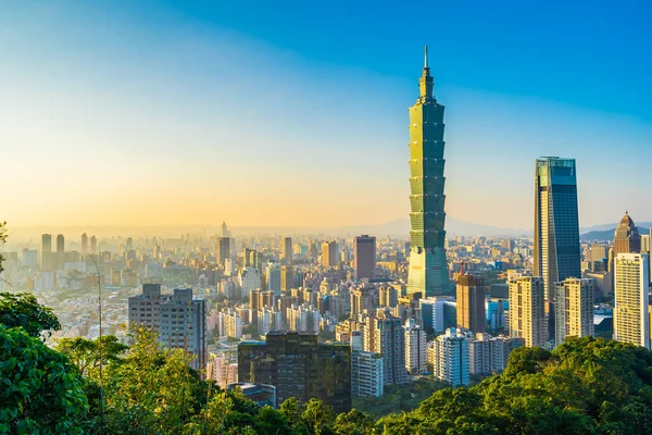 台北101楼和弧形建筑的美丽风景和城市景观 — 图库照片