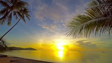 günbatımı güzel dalgalı denizde sakin görüntüleri