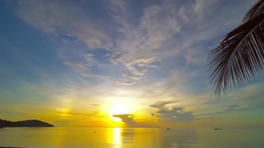 günbatımı güzel dalgalı denizde sakin görüntüleri