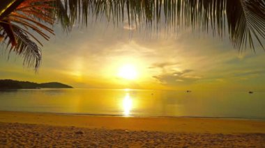 günbatımı güzel dalgalı denizde sakin görüntüleri