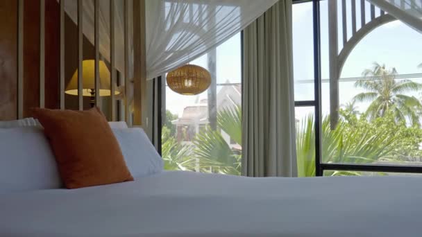 Záběry Luxusně Zařízené Ložnice Hotelu — Stock video