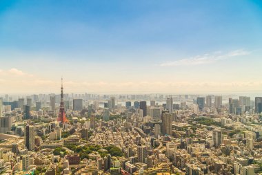 Mavi gökyüzü Japonya'da tokyo kule ile Tokyo şehir bina güzel mimari