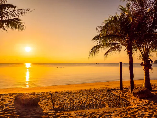 Hermosa Playa Tropical Mar Océano Con Palmera Coco Amanecer Para — Foto de Stock