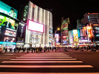 Taipei, Tayvan - 27 Kasım 2018: Ximending sokak pazar Tayvan popüler bölgesi olduğunu