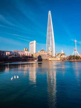 Seoul, Güney Kore: 8 Aralık 2018 Lotte kule bina güzel mimari Seoul City dönüm noktası biridir