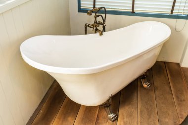 Güzel lüks elegance beyaz küvet dekorasyon iç banyo spa için sakin ol kavramı