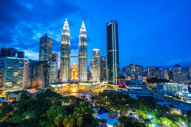 Dış Malezya Kuala Lumpur City seyahat alacakaranlık gece için bina güzel mimari