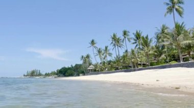 Güzel dalgalı denizin sakin görüntüleri.