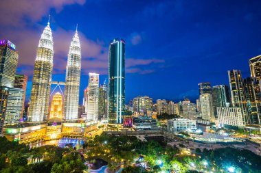Dış Malezya Kuala Lumpur City seyahat alacakaranlık gece için bina güzel mimari