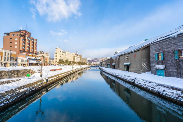 Güzel manzara ve Otaru Hokkaido Japonya kar ve kış sezonunda kanal nehirde cityscape