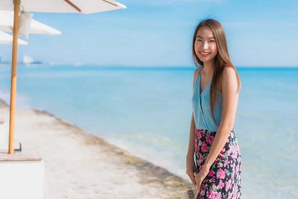 Portrait Beautiful Young Asian Woman Happy Smile Relax Beach Ocean — Stock Photo, Image