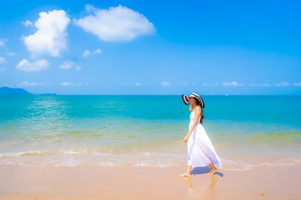 Porträt Schöne Junge Asiatische Frau Glücklich Lächeln Freizeit Strand Meer — Stockfoto