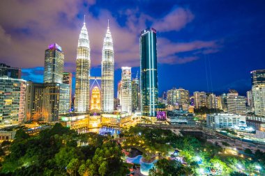 Dış Malezya Kuala Lumpur City seyahat alacakaranlık gece için bina güzel mimari