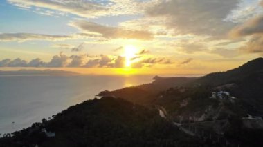 Güzel dalgalı denizin sakin görüntüleri.