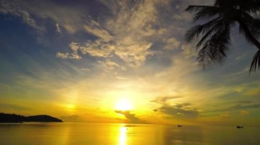 Güzel dalgalı denizin sakin görüntüleri.