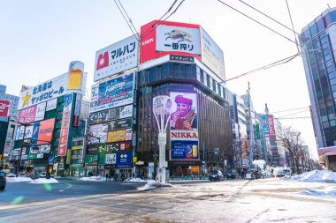 Sapporo Hokkaido, Japonya - 3 Şubat 2019 Susukino bölgenin her şehirde bina güzel mimari
