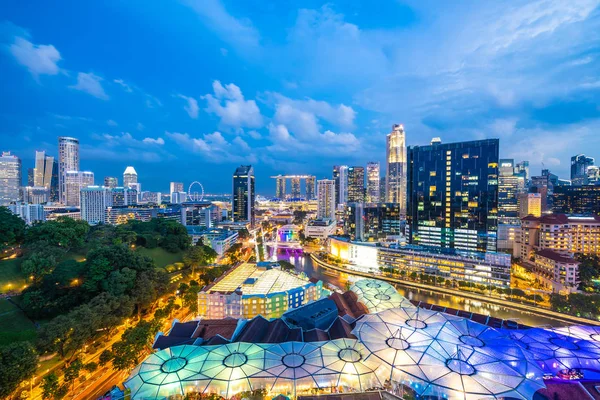 Beautiful Architecture Building Exterior Singapore City Skyline Twilight Night Time — Stock Photo, Image