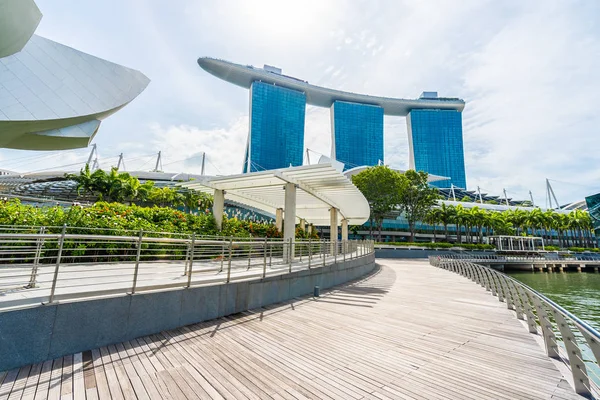 シンガポール 2019 美しい建築でシンガポールのマリーナ ベイ周辺の高層ビル — ストック写真