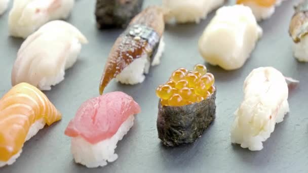 Imagens Close Delicioso Sushi Mesa — Vídeo de Stock