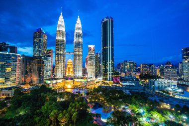 Dış Malezya Kuala Lumpur City seyahat alacakaranlık gece için bina güzel mimari