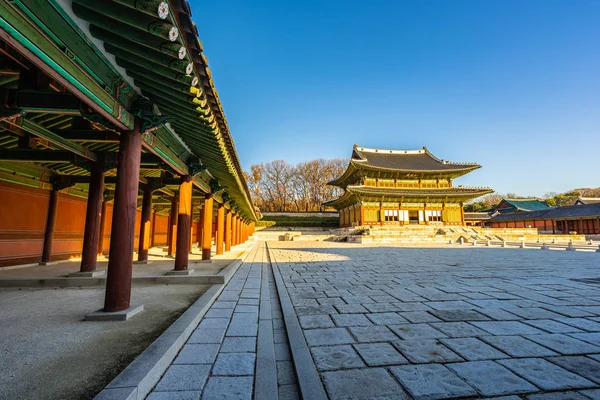 美丽的建筑建筑长德宫地标在首尔城市韩国 — 图库照片