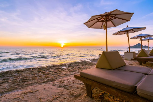 Parapluie Chaise Avec Oreiller Autour Beaux Paysages Plage Mer Lever — Photo